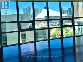 Building Photo - 19 Grand Trunk Crescent