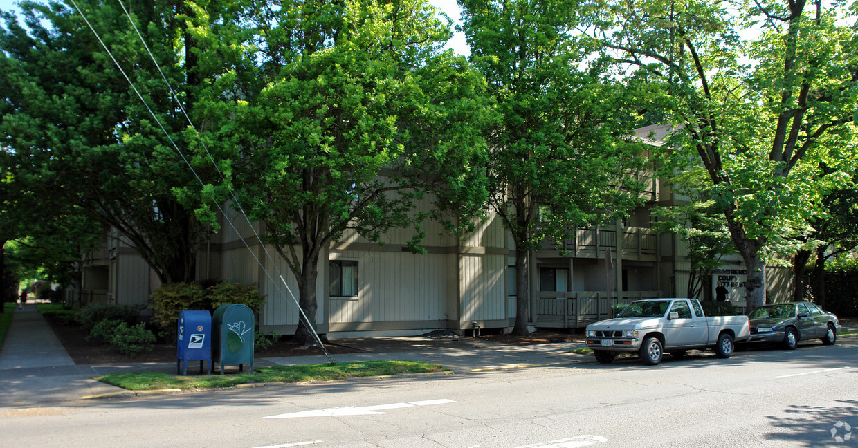 Foto del edificio - Lawrence Court Apartments