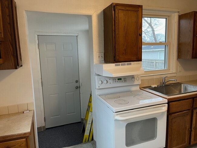 Building Photo - 631 Tisdale Ave