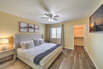 Building Photo - 950 Seven Hills Dr