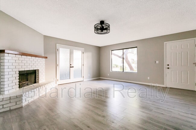 Building Photo - 1412 Santa Margarita St