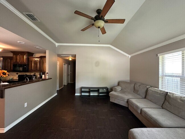 Foto del edificio - Coming Soon! 3 Bedroom 2 Bath in Tyler!