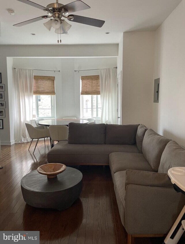 Foto principal - 2450 Frankford Ave
