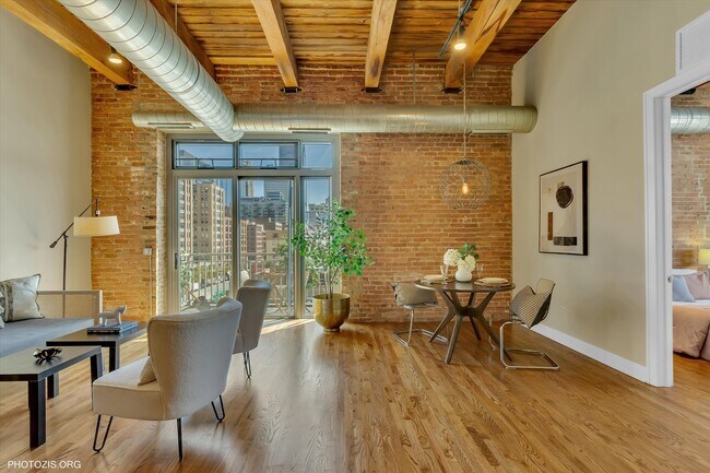 Dining area - 770 W Gladys Ave