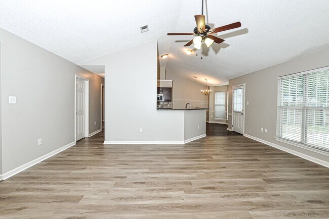 Foto del edificio - 7395 Bridle Cove