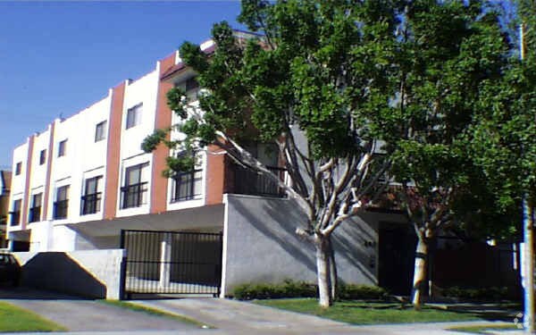 Building Photo - 463 W Wilson Ave