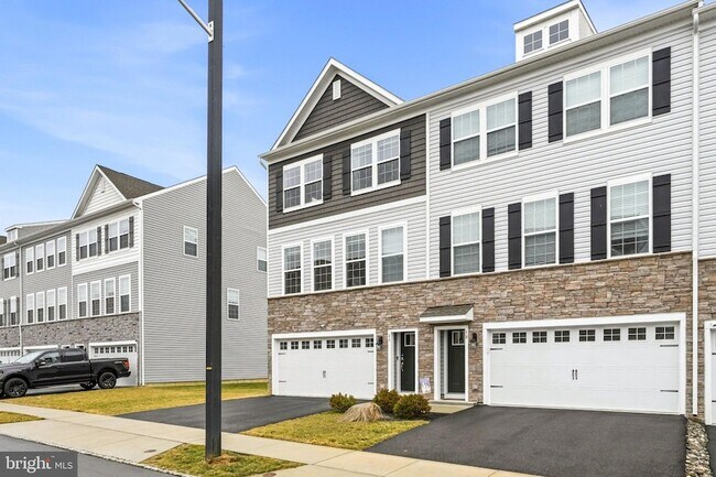 Building Photo - 20 Sister's Farmstead Rd