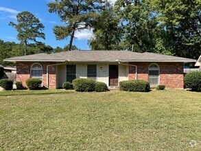 Building Photo - 3925 Strathmore Dr