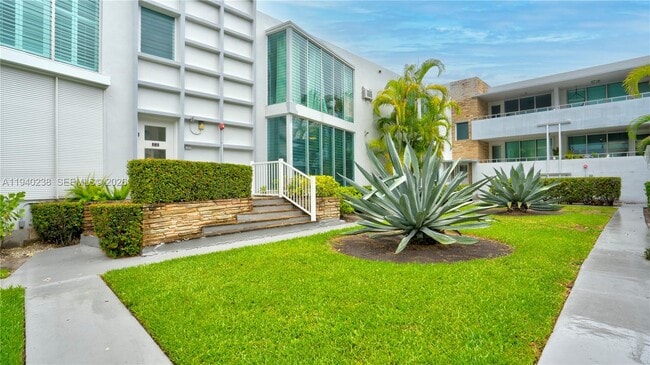 Foto del edificio - 10178 Collins Ave