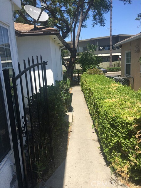Foto del edificio - 8658 Cadillac Ave