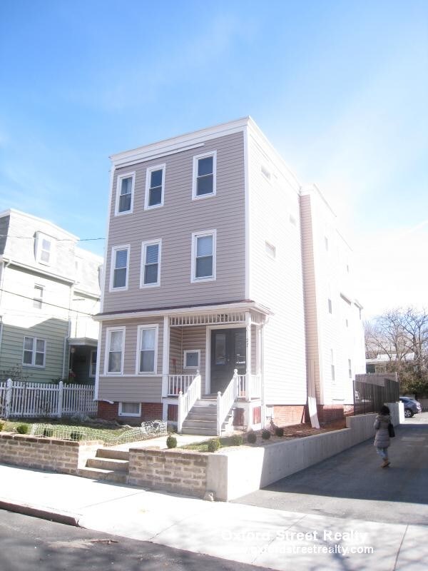 Primary Photo - 27 Linden Ave