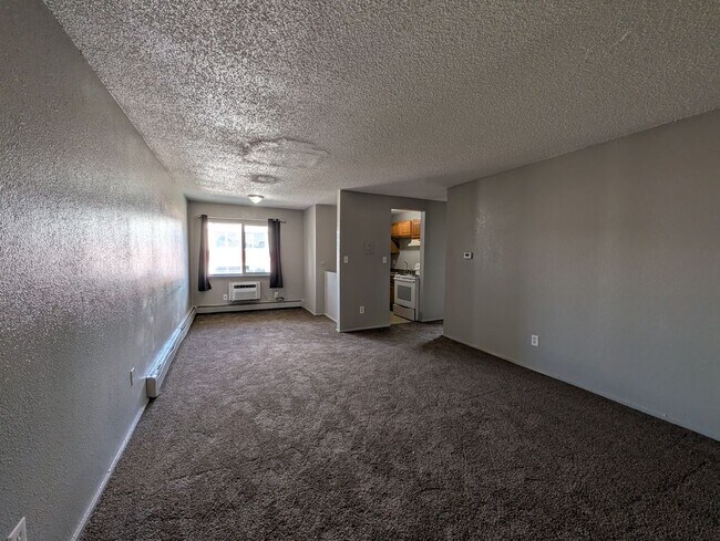 Building Photo - 1425 N Yosemite St
