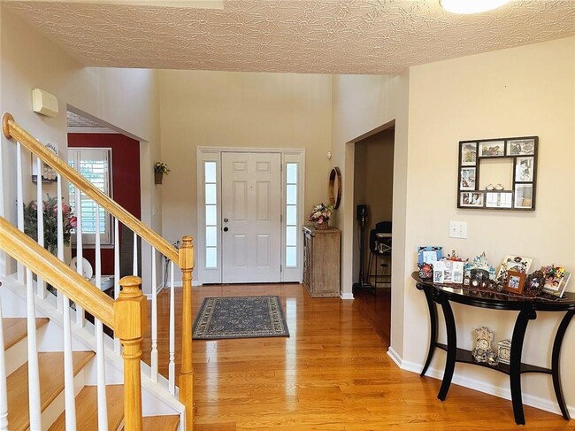Building Photo - 2620 Betty Dr NE