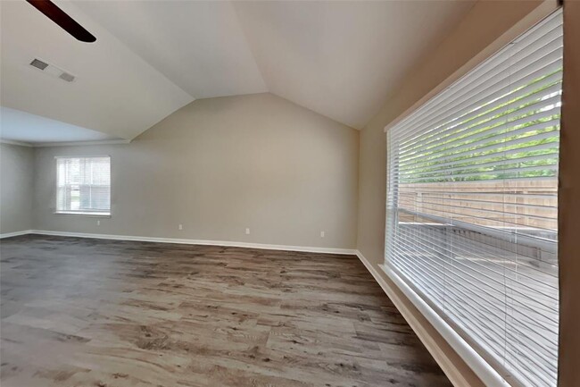Foto del edificio - 25830 Richards Rd
