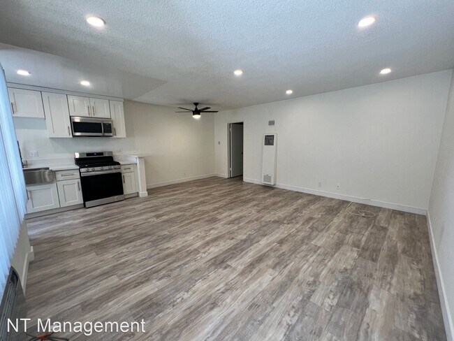 Building Photo - 1 br, 1 bath Apartment - 3317 Keystone Ave...