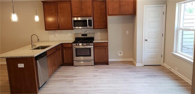 Building Photo - 20 Bromes St