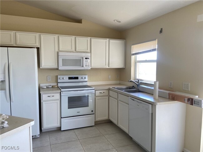 Building Photo - 2020 NW Juanita Pl