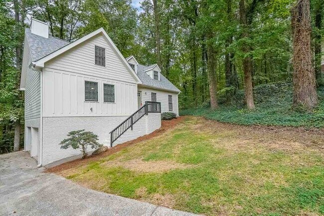 Building Photo - 317 E Claiborne Ct