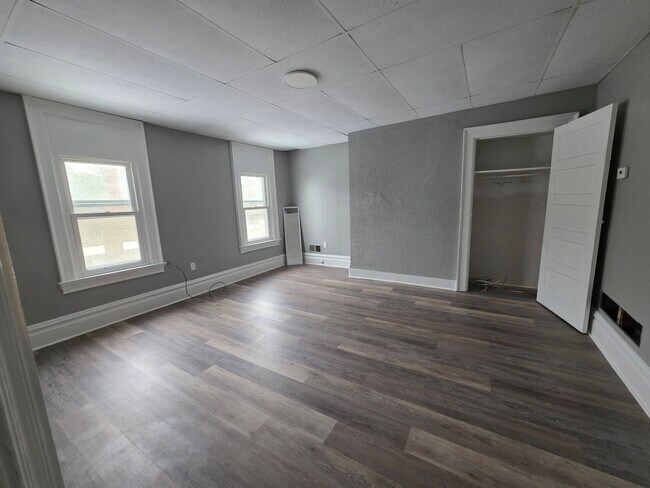 Foto del edificio - Updated 2 bedroom 1 bath apartment for rent in Carrick!