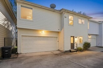 Building Photo - 313 Hogan St