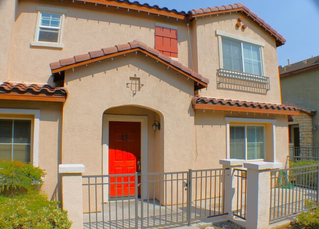 Foto del edificio - Roomy Palacio Del Oro North Townhome
