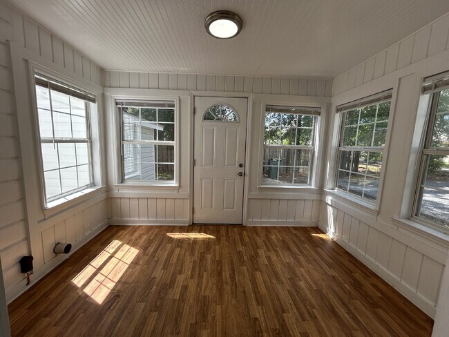 Building Photo - Duplex for Rent