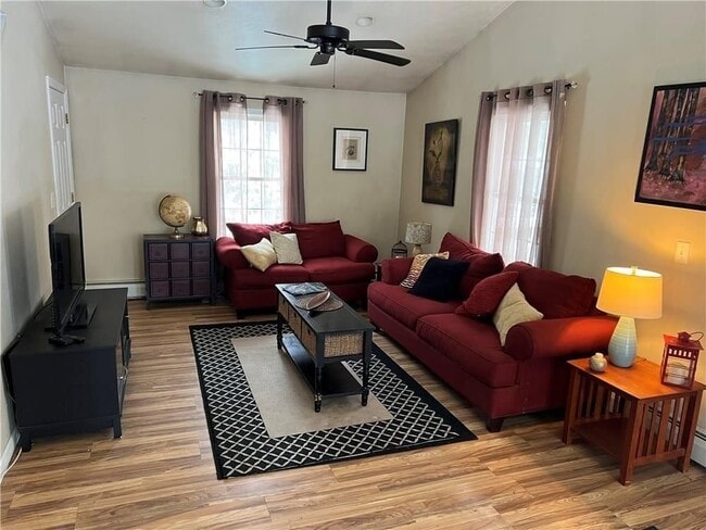 Foto del edificio - 36 Tower Hill Rd