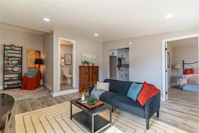 Sala de estar - 1649 Crestview Ave