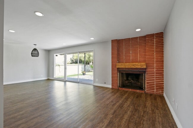 Building Photo - Lovely La Mirada Home