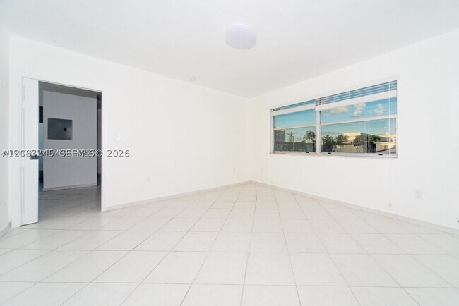Foto del edificio - 7725 Carlyle Ave