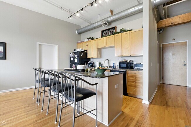 Foto del edificio - 1735 W Diversey Pkwy