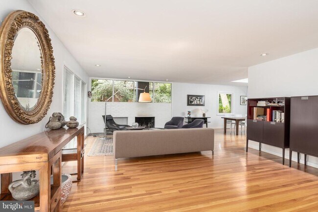 Foto del edificio - 3122 Brooklawn Terrace