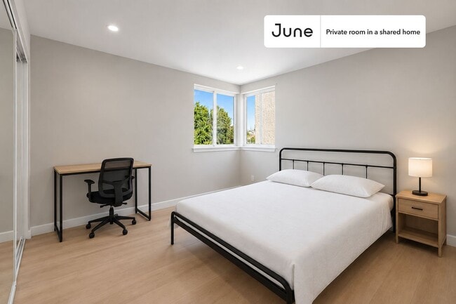 Building Photo - Room in Shared 5 bed/5 bath home in Boyle Heights