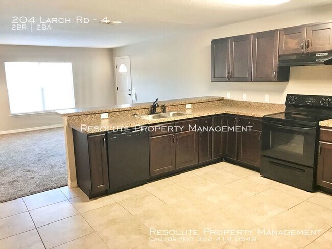 Building Photo - 2 Bedroom, 2 Bath Duplex