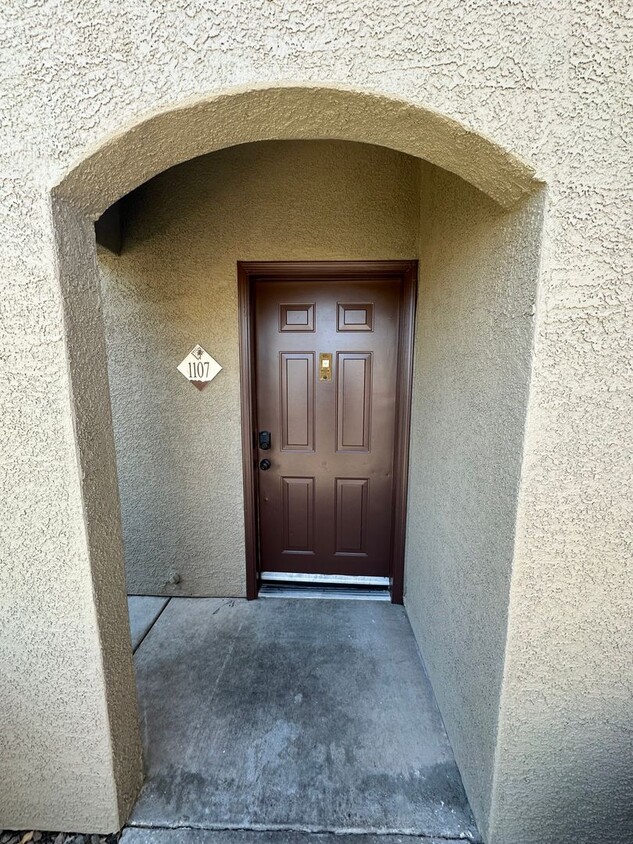 Foto principal - Secluded condo in gated community