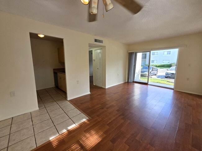 Foto del edificio - 1068 Benoist Farms Rd