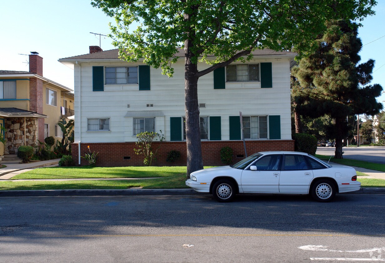 Building Photo - 310 N Hillcrest Blvd