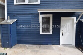 Building Photo - 906 Vistabula St