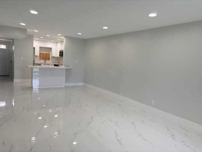 Foto del edificio - 700 S Hollybrook Dr
