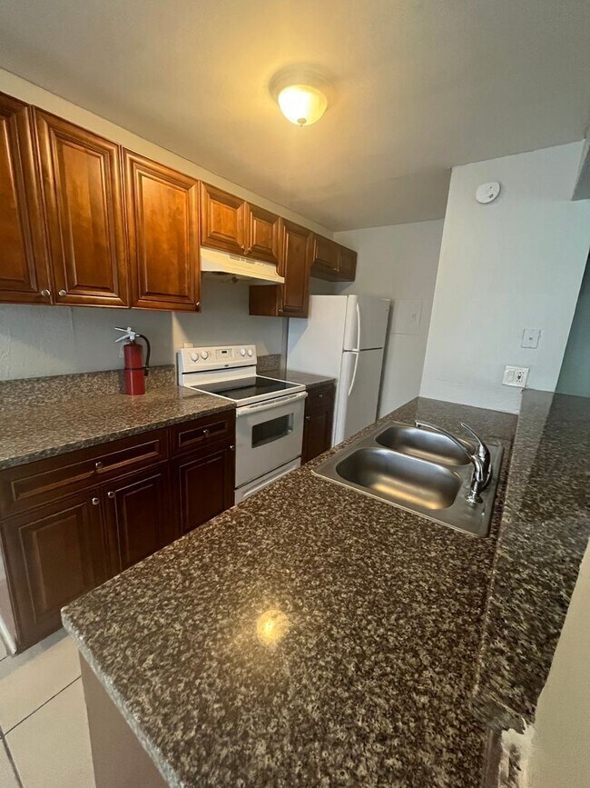 Foto del edificio - 2 br, 1 bath House - 800 W TIFFANY DRIVE #3