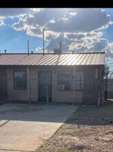 Building Photo - 2105 Lake Omega St