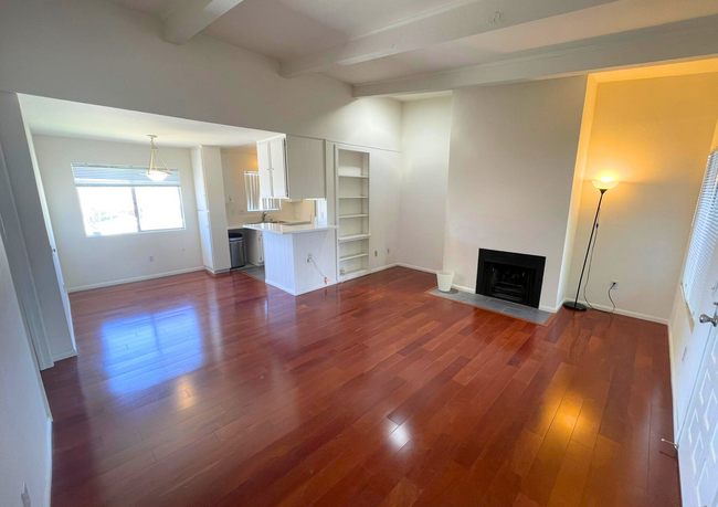 Building Photo - Recently Upgraded 2BR/2BA Unit in the Hear...