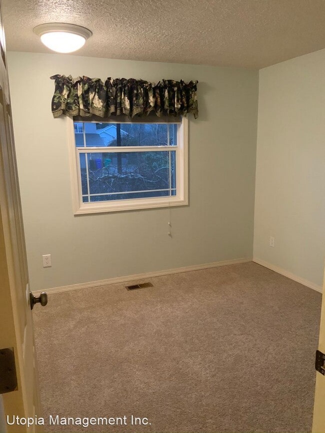 Building Photo - 3 br, 2 bath House - 511 SW Mawrcrest Dr