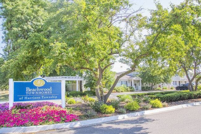 Building Photo - Beachwood Townhomes