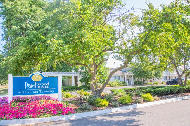 Entrada principal - Beachwood Townhomes