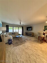 Building Photo - 800 Meadowland Dr