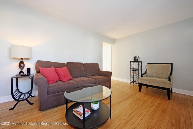 Building Photo - 16 Oldfield Pl