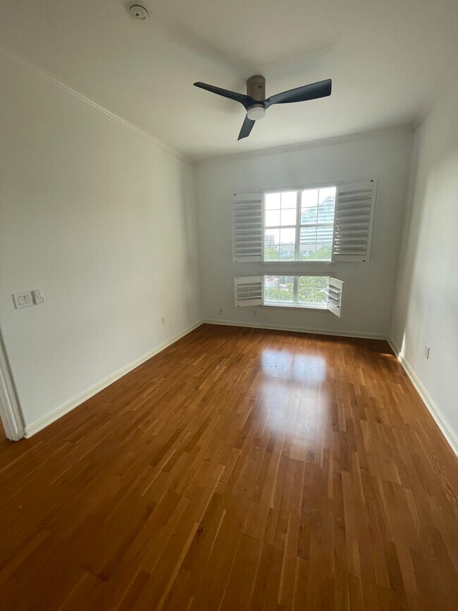 Building Photo - 3225 Turtle Creek Blvd Blvd