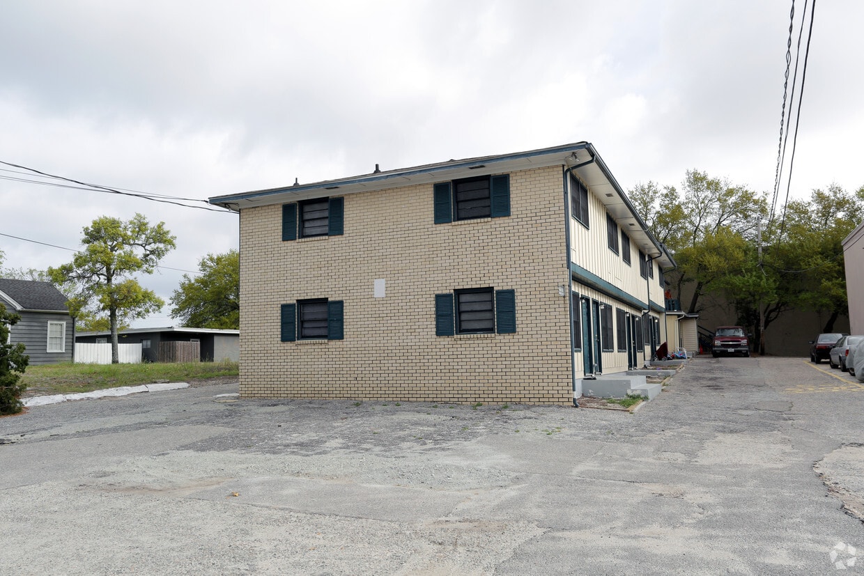 Building Photo - 502 6th Ave