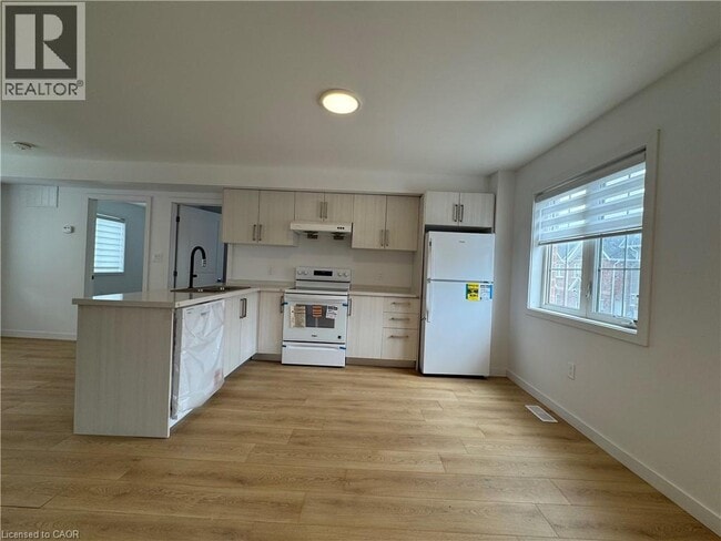 Building Photo - 113 HighRiver Trl
